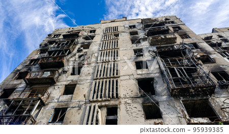 destroyed and burned houses in the city during the war in Ukraine 95939385