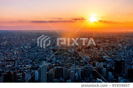 Skyscrapersat sunset in Shinjuku, Tokyo, Japan 95939807