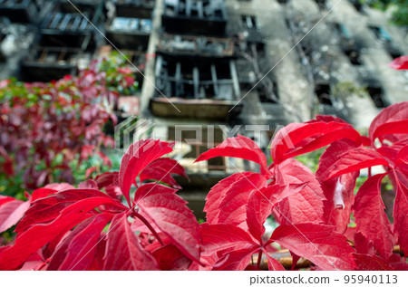 destroyed and burned houses in the city during the war in Ukraine destroyed and burned houses in the city during the war in Ukraine 95940113