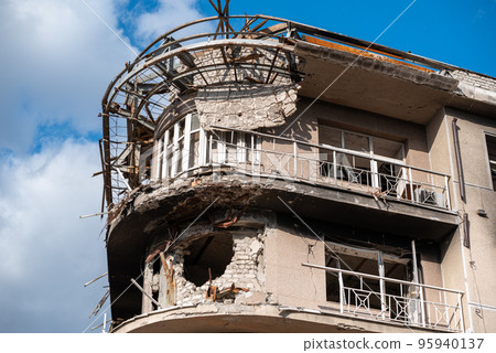 destroyed and burned houses in the city during the war in Ukraine destroyed and burned houses in the city during the war in Ukraine 95940137