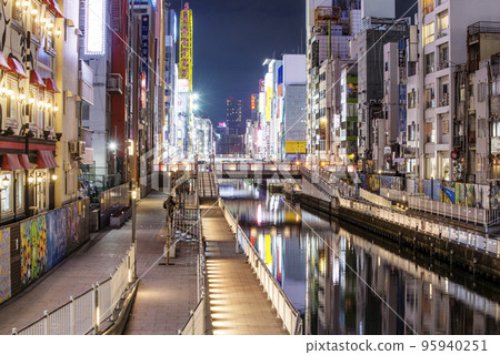 道頓堀河大阪旅遊勝地的夜景城市景觀南街市 95940251
