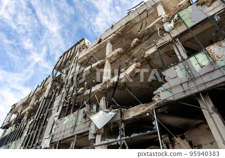 destroyed and burned houses in the city during the war in Ukraine 95940383
