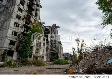 destroyed and burned houses in the city during the war in Ukraine 95940441