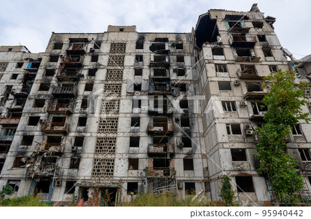 destroyed and burned houses in the city during the war in Ukraine destroyed and burned houses in the city during the war in Ukraine 95940442