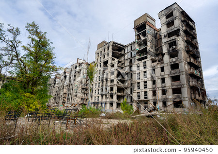 destroyed and burned houses in the city during the war in Ukraine 95940450