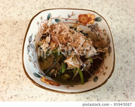 用菠菜蘸 用菠菜蘸 95943087