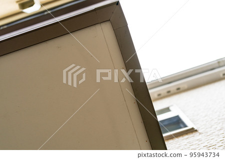 Rust on eaves nails 95943734