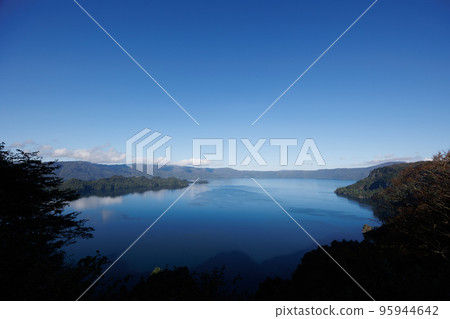 Blue Lake Towada seen from Kyukankodai (Lake Towada, Aomori Prefecture) Blue Lake Towada seen from Kyukankodai (Lake Towada, Aomori Prefecture) 95944642