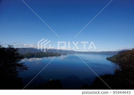 Blue Lake Towada seen from Kyukankodai (Lake Towada, Aomori Prefecture) Blue Lake Towada seen from Kyukankodai (Lake Towada, Aomori Prefecture) 95944643