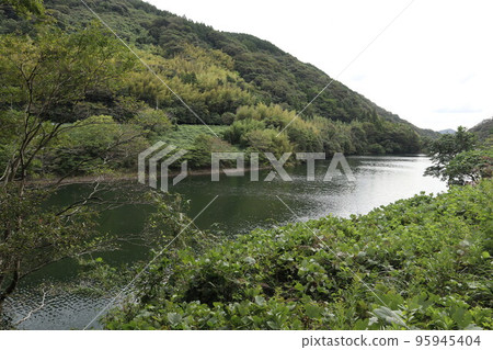 Yamaguchi Hagi Okan Autumn scenery of Ichinozaka Dam and Lake Kinkei Yamaguchi Hagi Okan Autumn scenery of Ichinozaka Dam and Lake Kinkei 95945404
