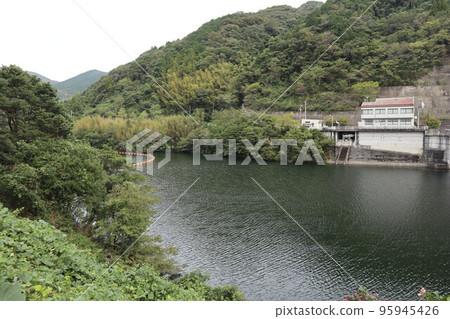 山口萩岡館 一之坂大壩和金溪湖的秋景 山口萩岡館 一之坂大壩和金溪湖的秋景 95945426
