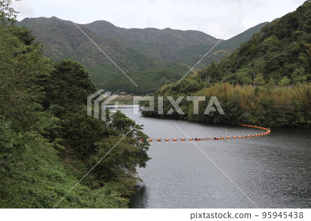 山口萩岡館 一之坂大壩和金溪湖的秋景 山口萩岡館 一之坂大壩和金溪湖的秋景 95945438