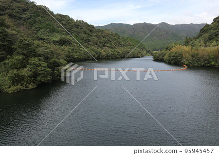 山口萩岡館 一之坂大壩和金溪湖的秋景 山口萩岡館 一之坂大壩和金溪湖的秋景 95945457