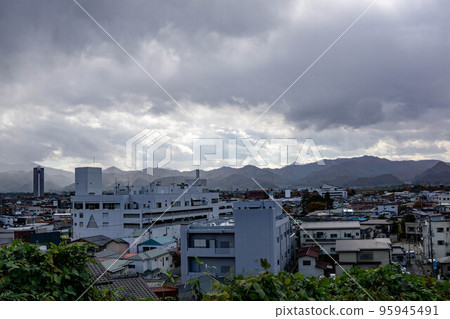 上山市秋天的風景 95945491