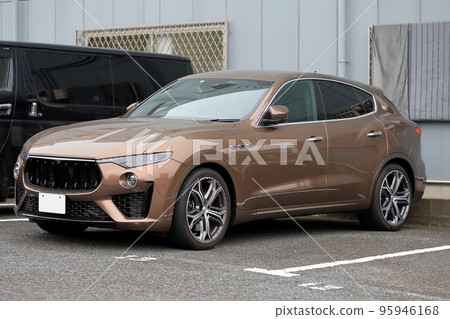 Image of a sports car in a parking lot 95946168