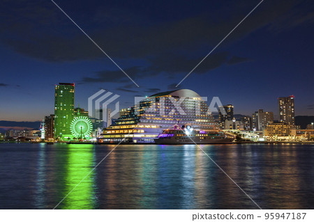 從神戶市中央區第一碼頭眺望神戶港夜景 95947187