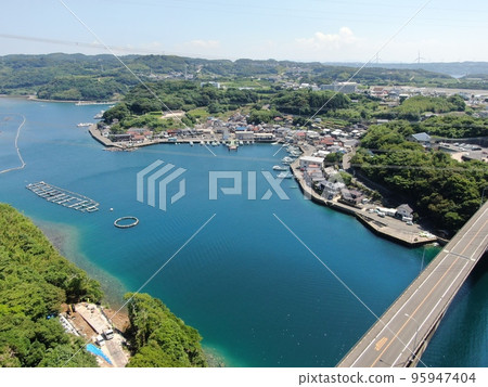 玄海町外都浦美麗海岸線的鳥瞰圖 玄海町外都浦美麗海岸線的鳥瞰圖 95947404