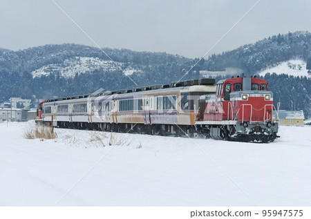 高山本線越中要 - 東要 JR West DE10-1115 + Series 12 + DE10-1035（富山） 95947575