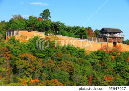 [岡山縣]天氣晴朗的Kinojo West Gate和Kakuro 95947927