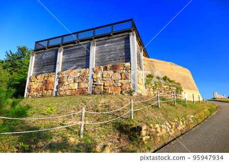[Okayama Prefecture] Kinojo West Gate in Sunny Weather 95947934