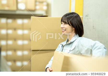 Female staff working at the distribution center Female staff working at the distribution center 95948829