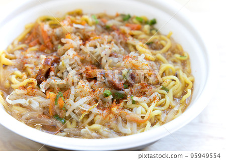 美味的味噌拉麵配七味胡椒 95949554