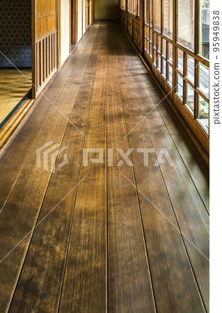 Japanese wooden corridor Japanese wooden corridor 95949838