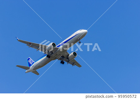 即將降落在羽田機場的客機和飛機全日空A321 95950572