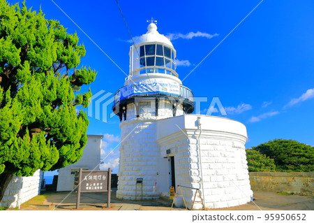 [Tottori Prefecture] Mihonoseki lighthouse in sunny weather 95950652