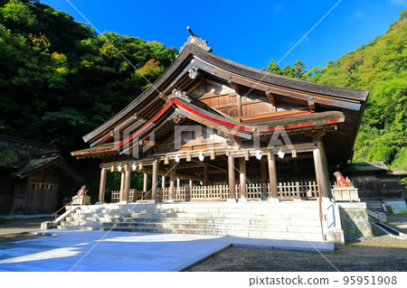[Shimane Prefecture] Miho Shrine (worship hall) in sunny weather 95951908