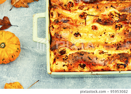 Autumn pumpkin pie, homemade tart. 95953082