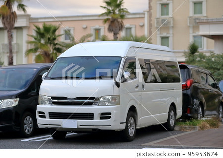 One-box car image One-box car image 95953674