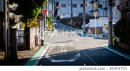 Intersection in a residential area without traffic lights 95954755