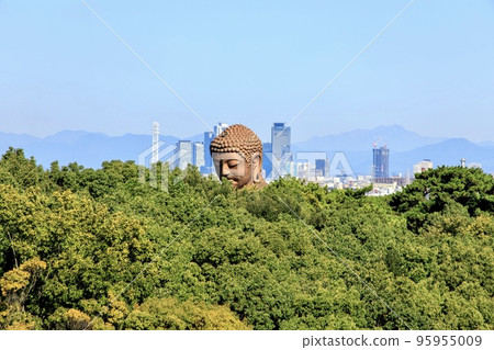 愛知縣東海市以名古屋建築為背景的Shurakuen Daibutsu 愛知縣東海市以名古屋建築為背景的Shurakuen Daibutsu 95955009