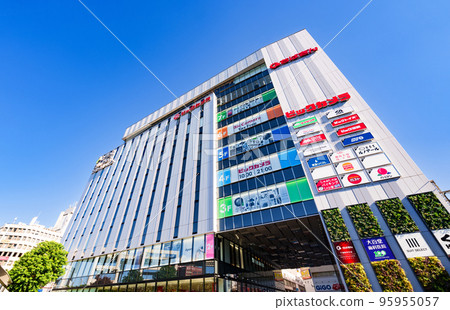 2022 年 11 月 1 日,Bic Camera 以租戶身份在千葉站前的重建項目 Mines Chiba 開業 2022 年 11 月 1 日,Bic Camera 以租戶身份在千葉站前的重建項目 Mines Chiba 開業 95955057