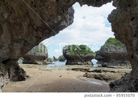 沖繩濱比賀島蘑菇岩 沖繩濱比賀島蘑菇岩 95955070