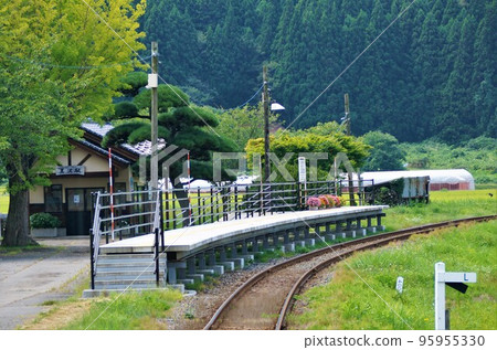 百合高原鐵道(鳥海山麓線)黑澤站的景色 百合高原鐵道(鳥海山麓線)黑澤站的景色 95955330