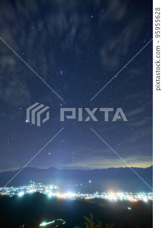 魚沼天際線的夜景和星空 95955628