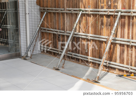 外牆混凝土模板工程 95956703