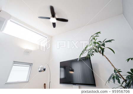 現代風格設計和大電視的客廳 95956706