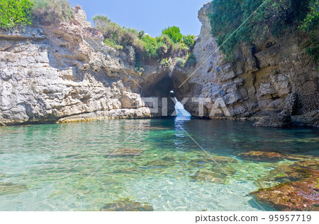 Beautiful natural pool in Sorrento, Bay of Naples, Italy 95957719