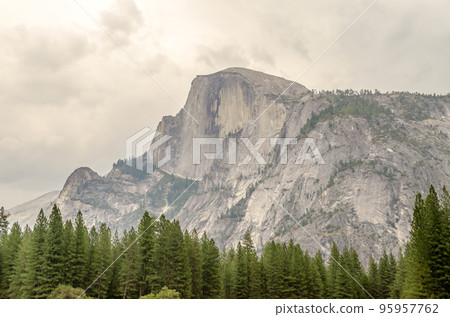 Half Dome in Yosemite National Park, California, USA Half Dome in Yosemite National Park, California, USA 95957762