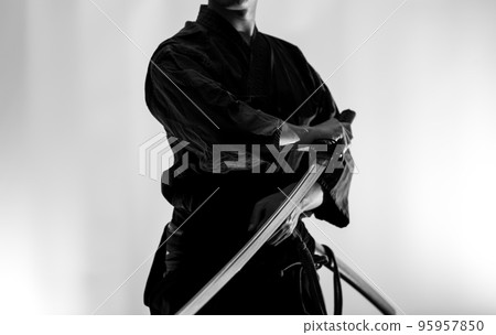 拿著日本刀的人 拿著日本刀的人 95957850