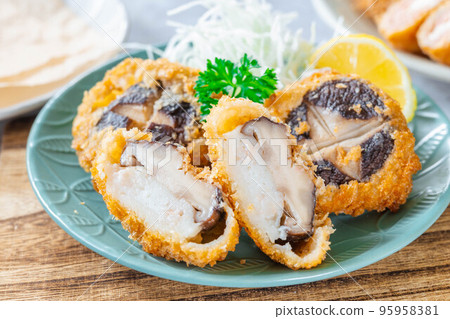 Shrimp mince stuffed fried shiitake mushroom 95958381