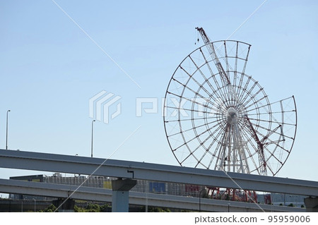 Ferris wheel under dismantling Ferris wheel under dismantling 95959006
