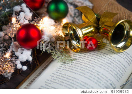 Christmas miscellaneous goods and cute Christmas wreath 95959985