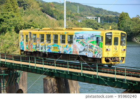 Roma Saga Train (JR Kyushu Kiha 125 series diesel car) 95960240