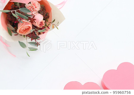 Bouquet of chic autumn roses 95960756