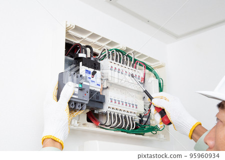 Distribution board and electrician　 95960934
