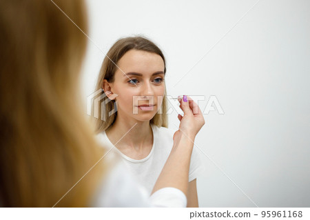 Professional neurologist doctor examining the body reflexion. The doctor checks the patient reflex with needle tool. Diagnosis of neurological diseases Professional neurologist doctor examining the body reflexion. The doctor checks the patient reflex with needle tool. Diagnosis of neurological diseases 95961168